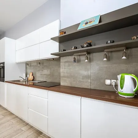 شقة The Essence Of *